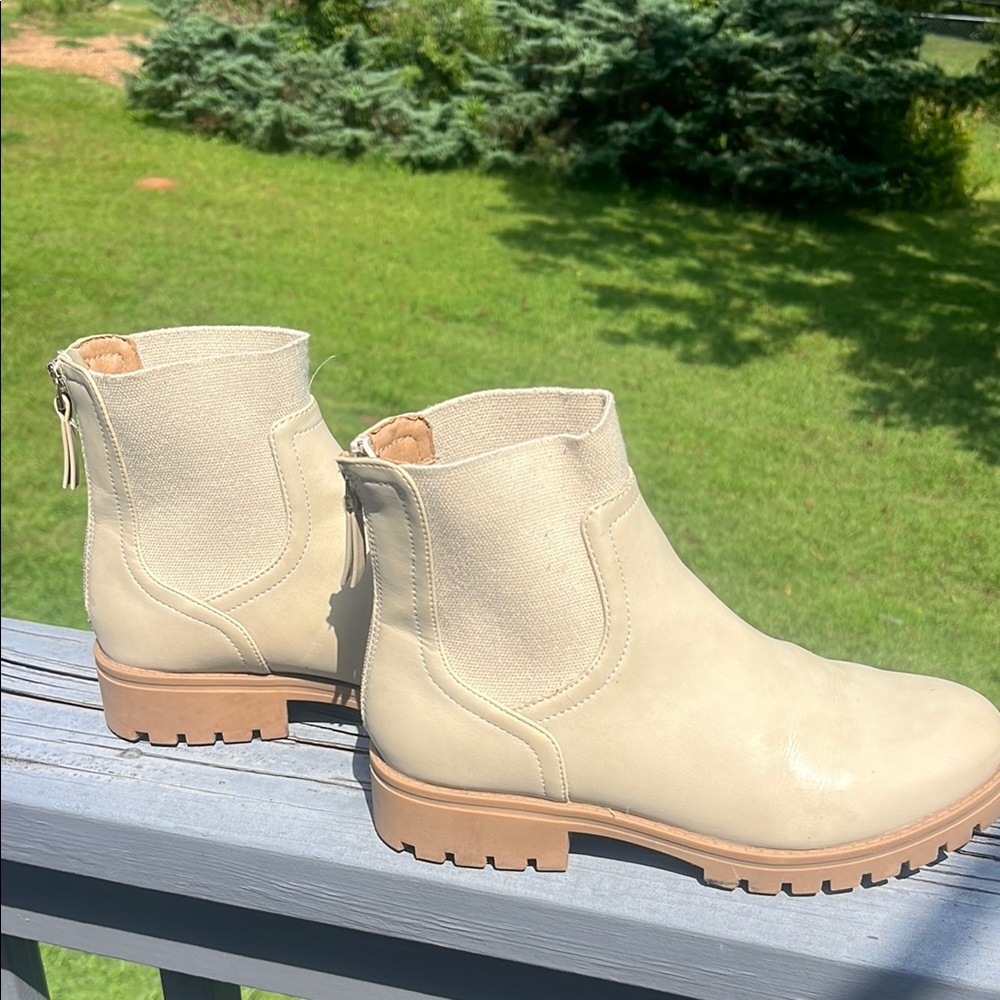 Lauren Conrad Women's Cream Ankle Boots, Size 8, Has Scuffs